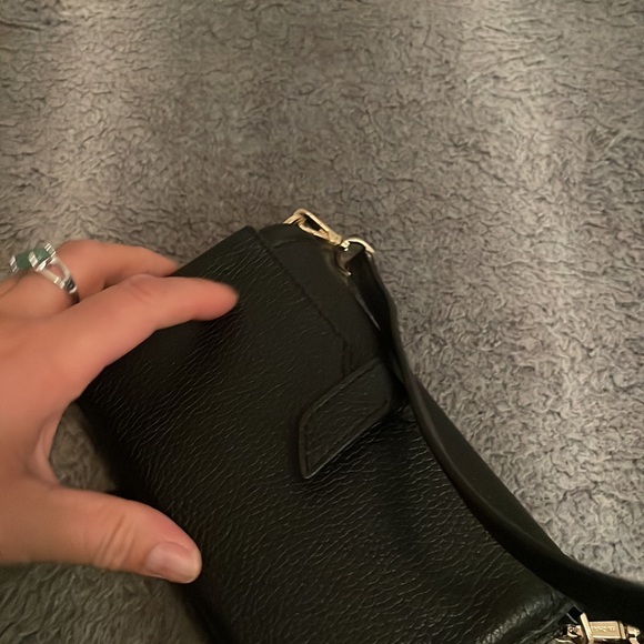 Michael Kors cross bag in excellent condition. - Picture 3 of 6